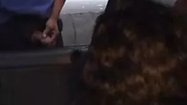 Các cô gái thể hiện  ...