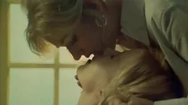 Âm hộ ăn trên bãi bi ...