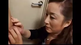 Nga, Bác gái yêu để  ...