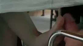 Cậu bé với bạn gái p ...